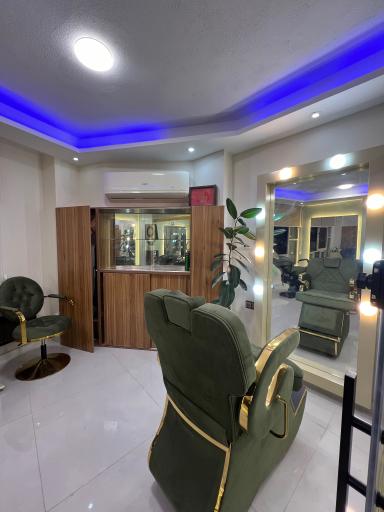 عکس سالن زیبایی طلا