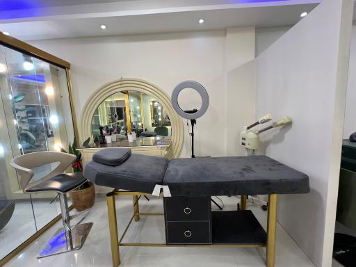 عکس سالن زیبایی طلا