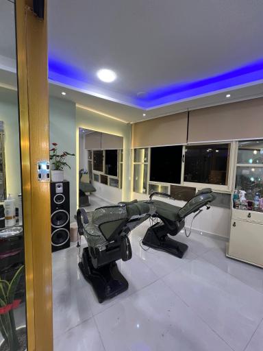 عکس سالن زیبایی طلا