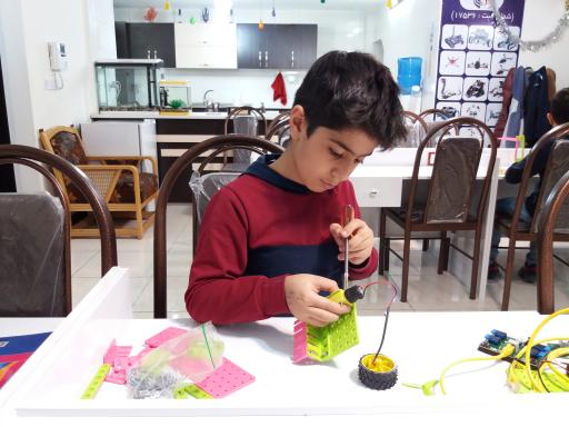 عکس آموزشگاه رباتیک راحیل گستر