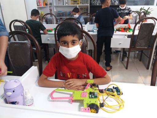 عکس آموزشگاه رباتیک راحیل گستر