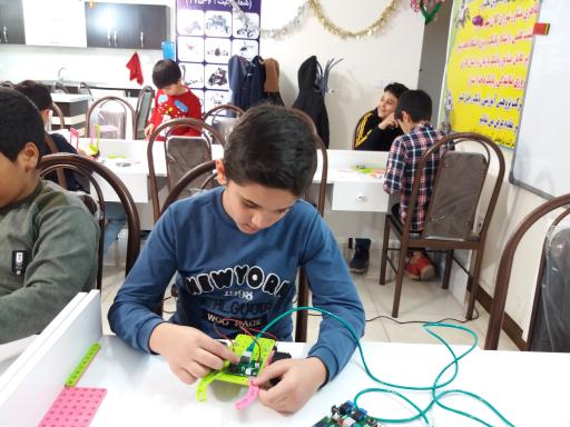 عکس آموزشگاه رباتیک راحیل گستر