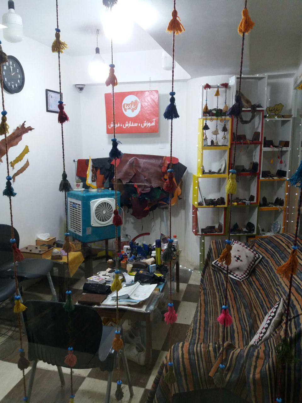 عکس گالری چرم دوزی بارانیا