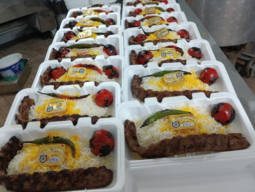 عکس تهیه غذای داریوش