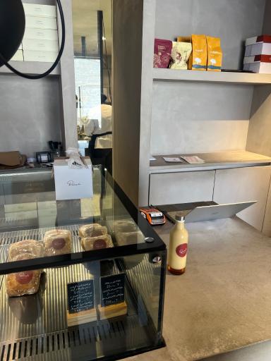 عکس بوتیک شیرینی رلیش - Cafe Pastry Relish