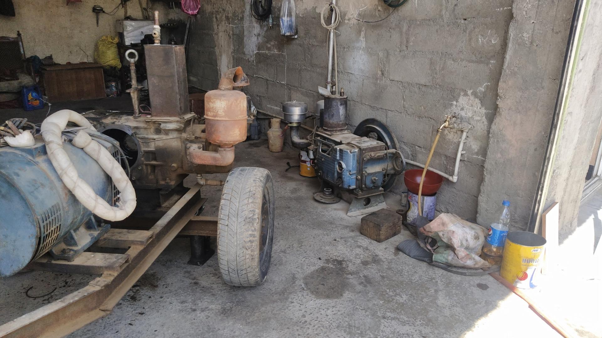 عکس تعمیرگاه سه چرخه و موتور آب