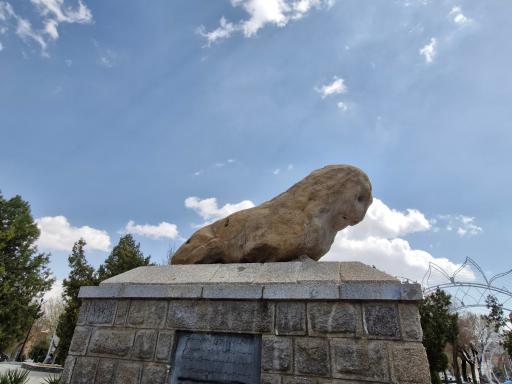 عکس مجسمه شیر سنگی