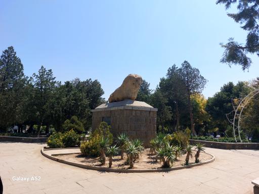 مجسمه شیر سنگی