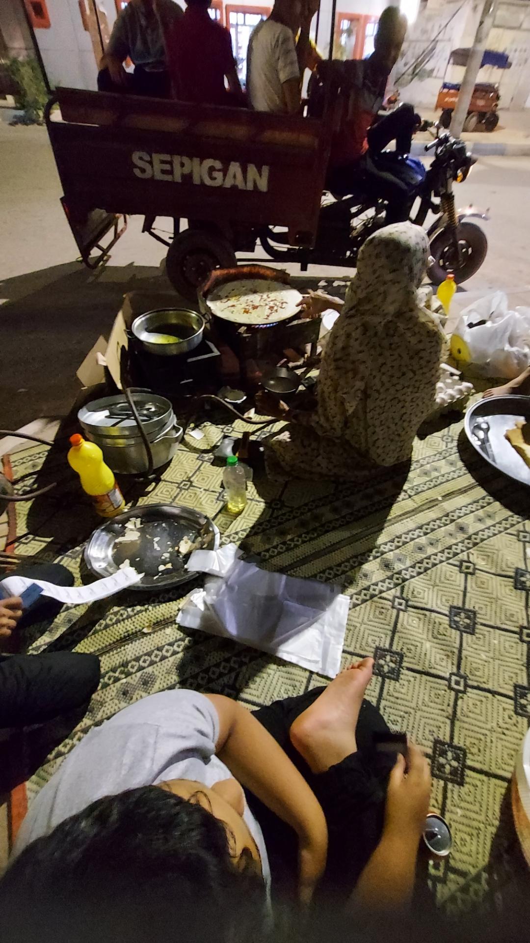 عکس نان و سمبوسه محلی خاله زهرا 