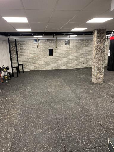 عکس باشگاه ورزشی نیومند