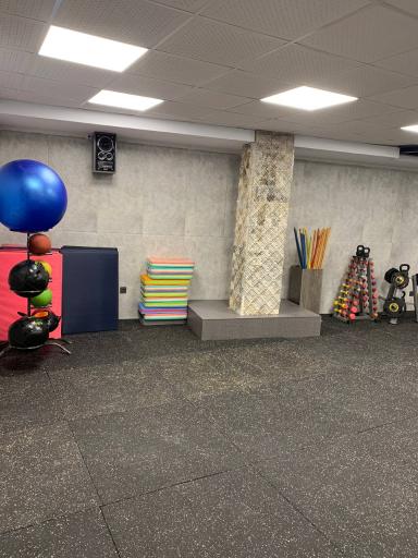 عکس باشگاه ورزشی نیومند