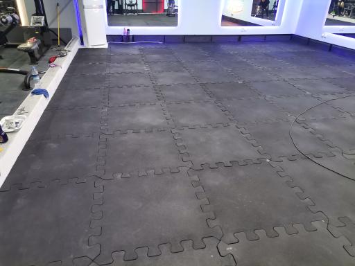 عکس باشگاه ورزشی نیومند