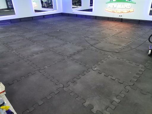 عکس باشگاه ورزشی نیومند