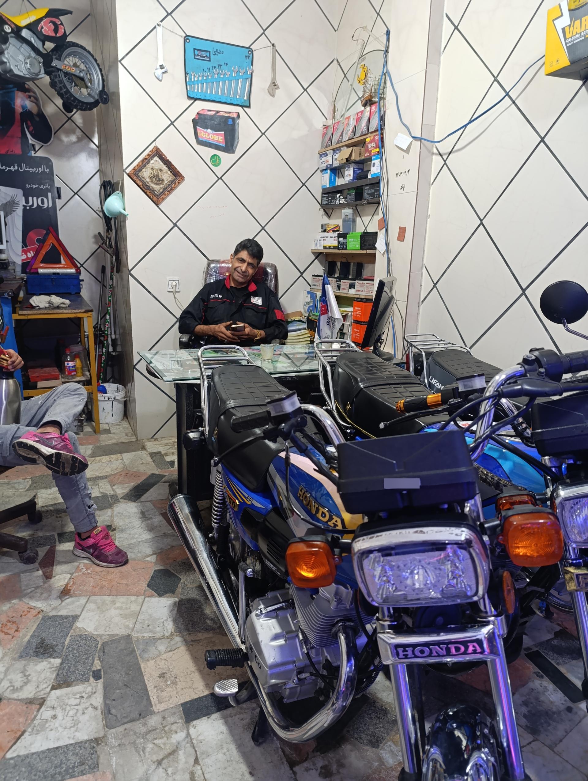 عکس باطری فروشی رضایی