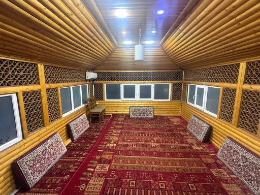 عکس باغ رستوران ارغوان 