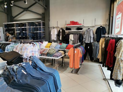 عکس فروشگاه لباس می روپا (دفتر فروش کارخانه)