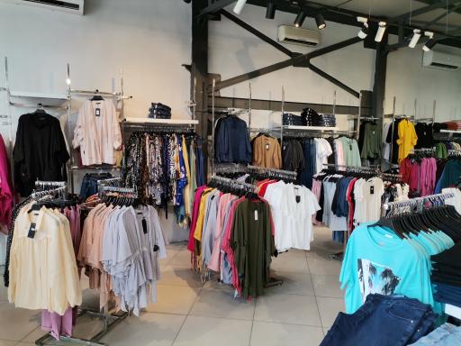 عکس فروشگاه لباس می روپا (دفتر فروش کارخانه)