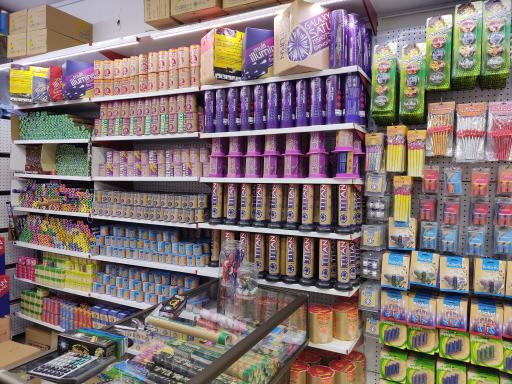 عکس فروشگاه لوازم آتش بازی نارگستر