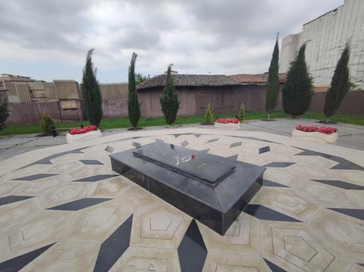 عکس آرامگاه استاد محمدرضا لطفی