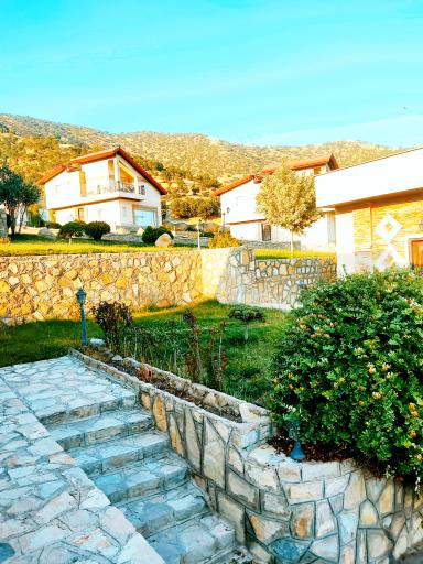 عکس هتل خورشید زریوار