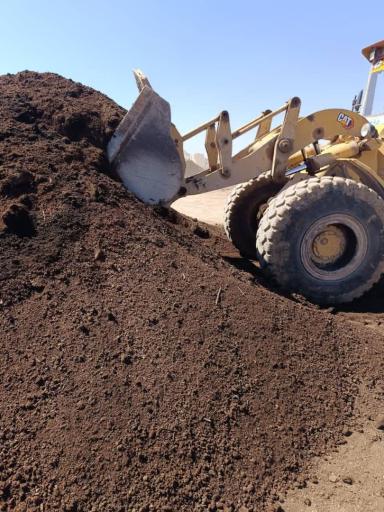 عکس فروش کود اصلاح شده و خاک باغچه زمانی در قم