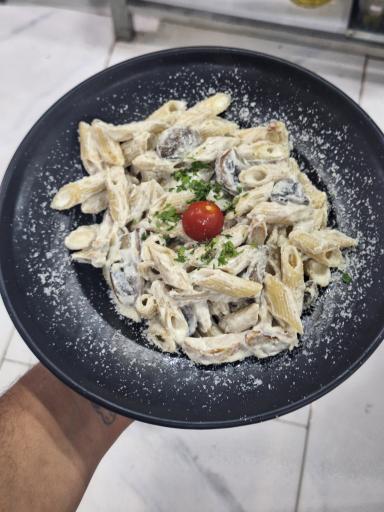 عکس مجتمع غذایی بیرون بر خودرو سوار66