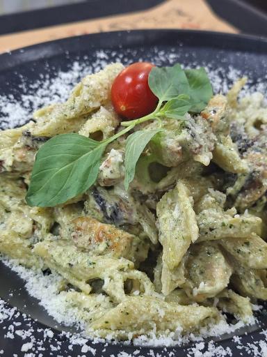 عکس مجتمع غذایی بیرون بر خودرو سوار66