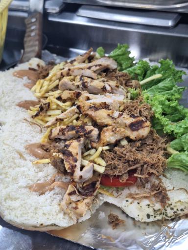 عکس مجتمع غذایی بیرون بر خودرو سوار66