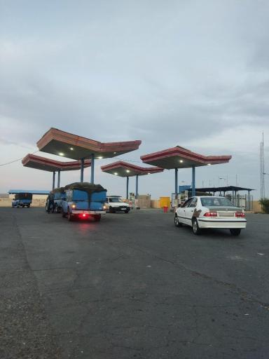 عکس پمپ بنزین و گازوئیل باران