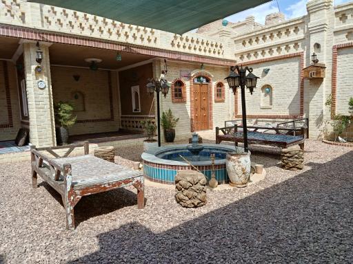 عکس رستوران و سفره خانه سنتی لینو نایین