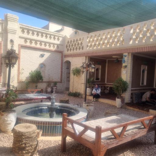 عکس رستوران و سفره خانه سنتی لینو نایین