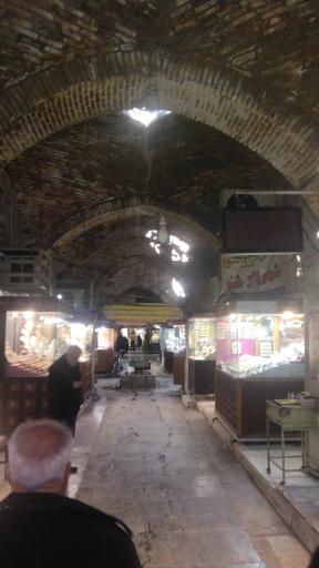 بازار سرپوشیده طلا فروشان