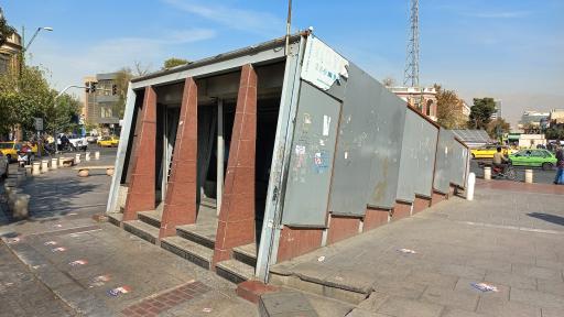 عکس ورودی مترو ایستگاه حسن آباد