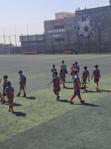 عکس زمین چمن مصنوعی کوه پای