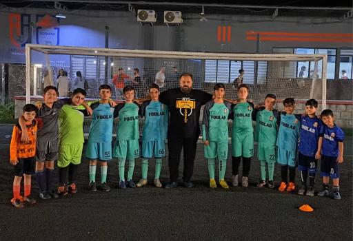 عکس زمین چمن مصنوعی کوه پای