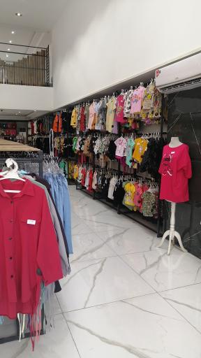 عکس فروشگاه پوشاک لبخند