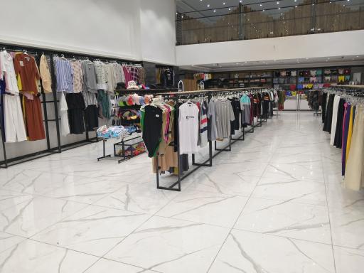 عکس فروشگاه پوشاک لبخند