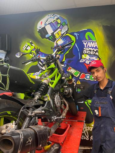 عکس تعمیرگاه تخصصی انواع موتور سیکلت جی تی مکس 