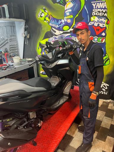 عکس تعمیرگاه تخصصی انواع موتور سیکلت جی تی مکس 