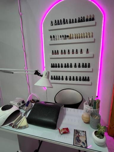 سالن زیبایی نازنین