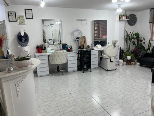 سالن زیبایی نازنین