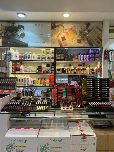 عکس فروشگاه آرایشی و رنگ مو فرشته