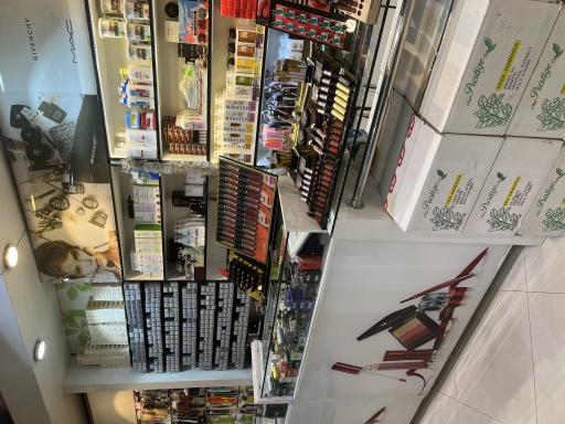 عکس فروشگاه آرایشی و رنگ مو فرشته