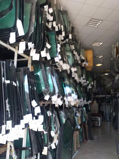 عکس فروشگاه شیشه اتومبیل برادران عرب