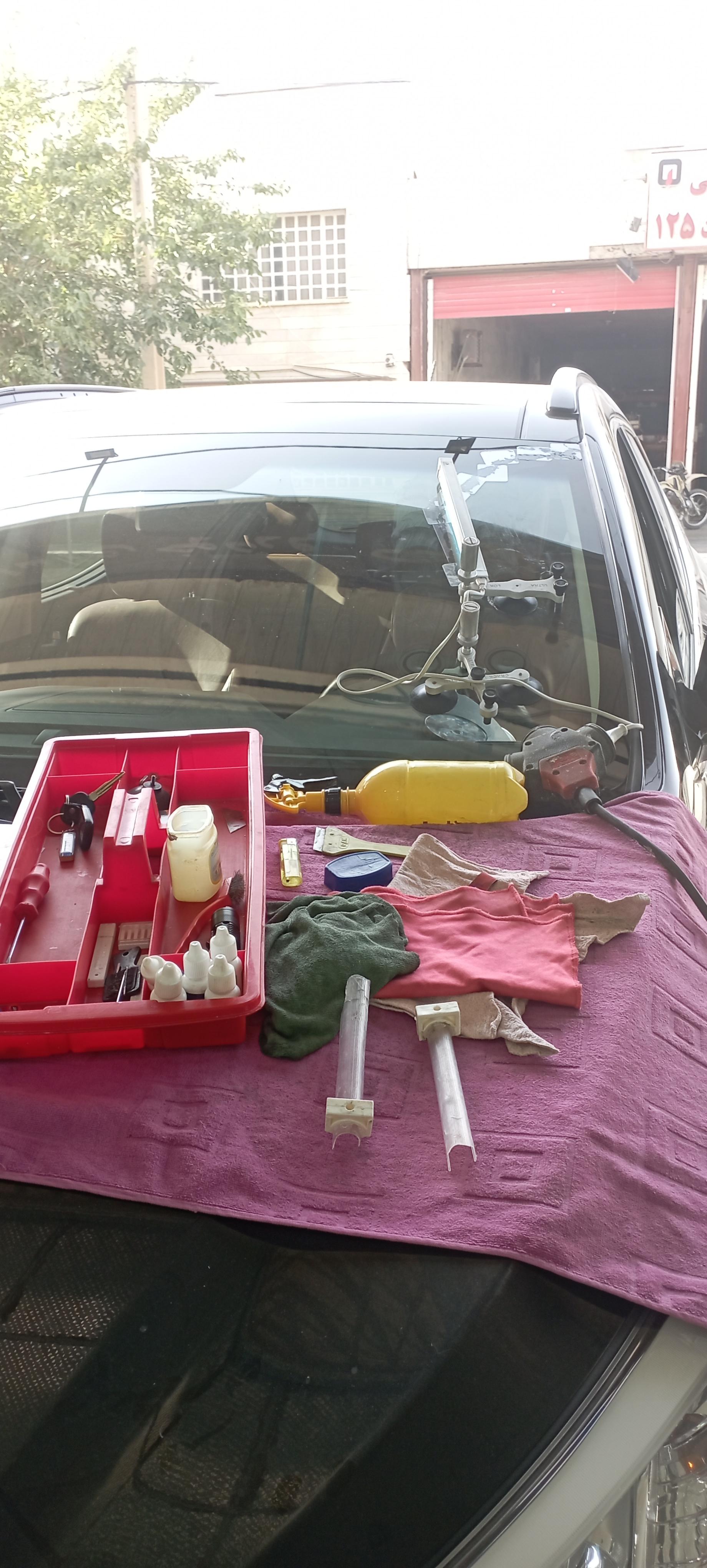 عکس ترمیم شیشه اتومبیل دانا