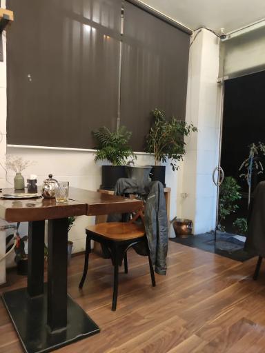 عکس کافه نولان