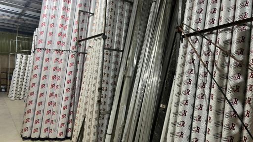 عکس انبار بنر معینی وایت پلاس شرکت تارا تجارت سورن