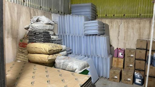 عکس انبار بنر معینی وایت پلاس شرکت تارا تجارت سورن