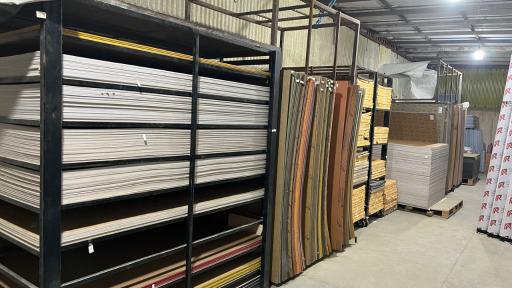 عکس انبار بنر معینی وایت پلاس شرکت تارا تجارت سورن