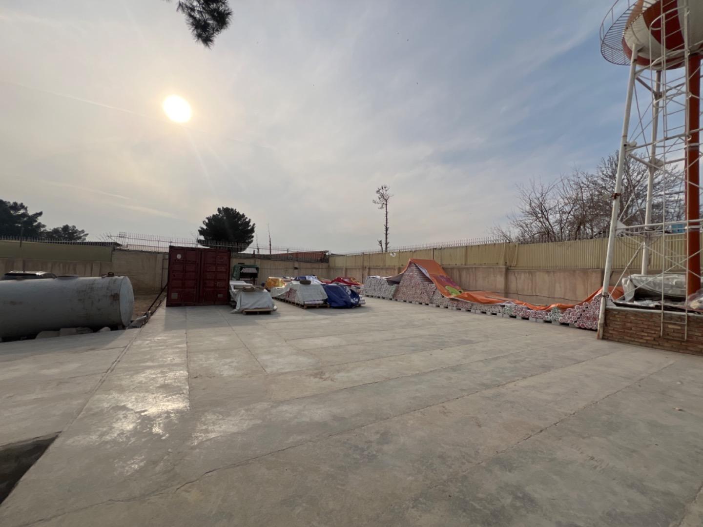 عکس انبار بنر معینی وایت پلاس شرکت تارا تجارت سورن